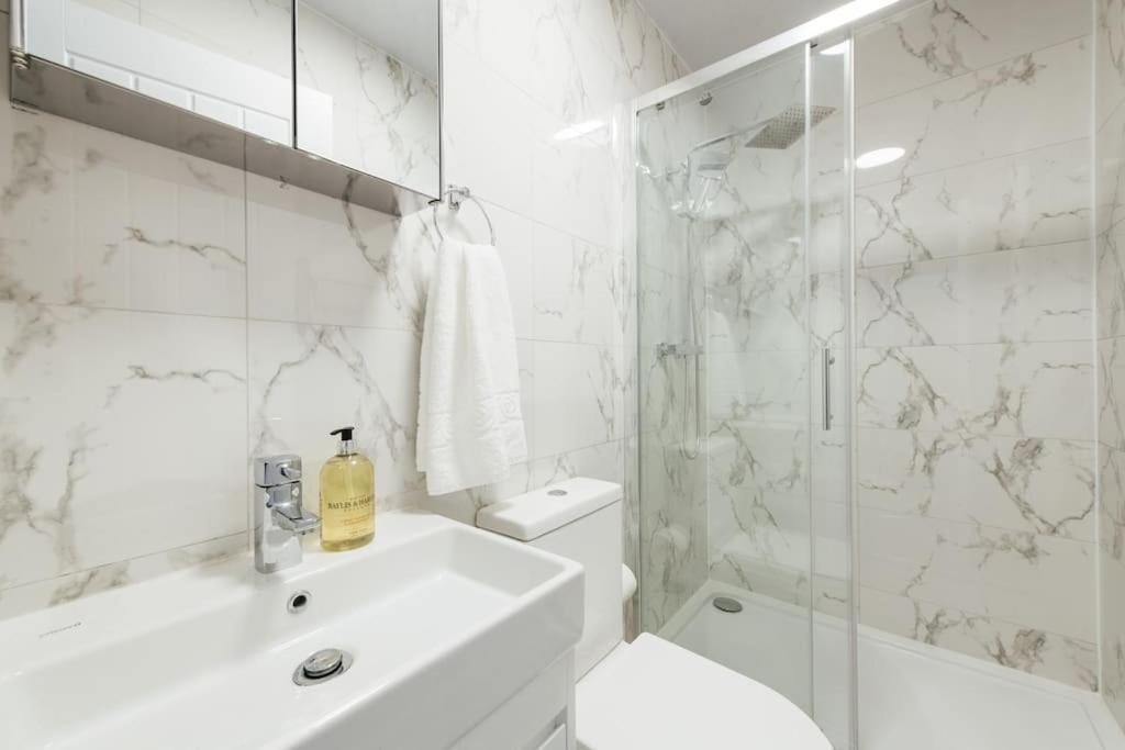 Stylish 2 Bedroom Flat In Ilford, London Exterior foto